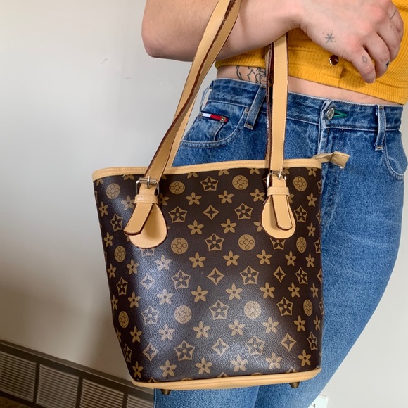 Vintage Handbags - Tan/brown Logo Purse